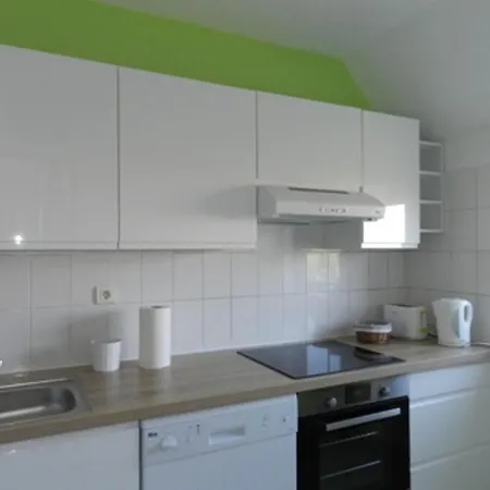 2 Pieces A La Rochelle Avec Balcon, Proche Des Minimes Et Port, Parking Inclus - Fr-1-551-7 La Rochelle (Charente-Maritime)