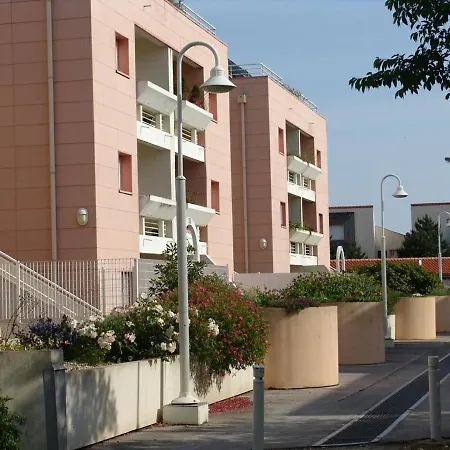 2 Pieces A La Rochelle Avec Balcon, Proche Des Minimes Et Port, Parking Inclus - Fr-1-551-7 La Rochelle (Charente-Maritime)